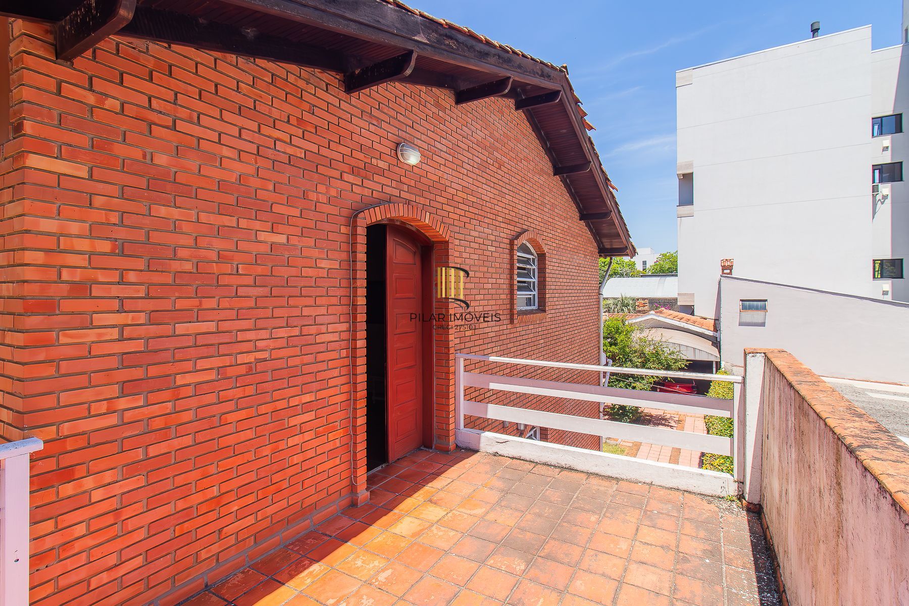 Casa com 5 dormitórios e muito mais