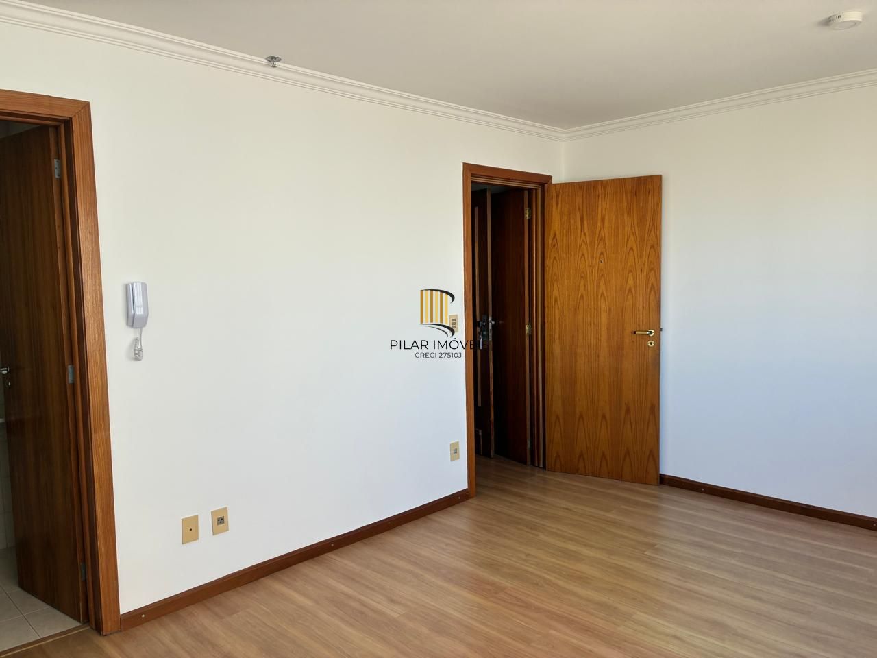 Ótima sala de 24,88 metros quadrados no Menino Deus