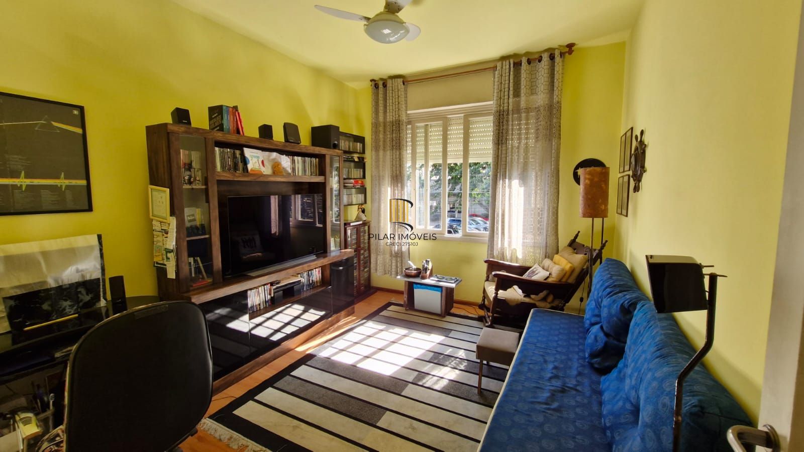 Apartamento no Menino Deus com 2 dormitórios e dependência de empregada com banheiro