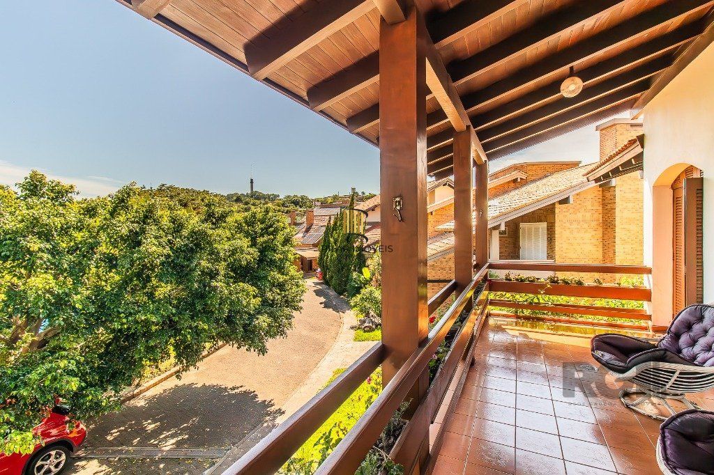 Casa com quatro quartos/dormitórios e muitos ambientes aconchegantes.