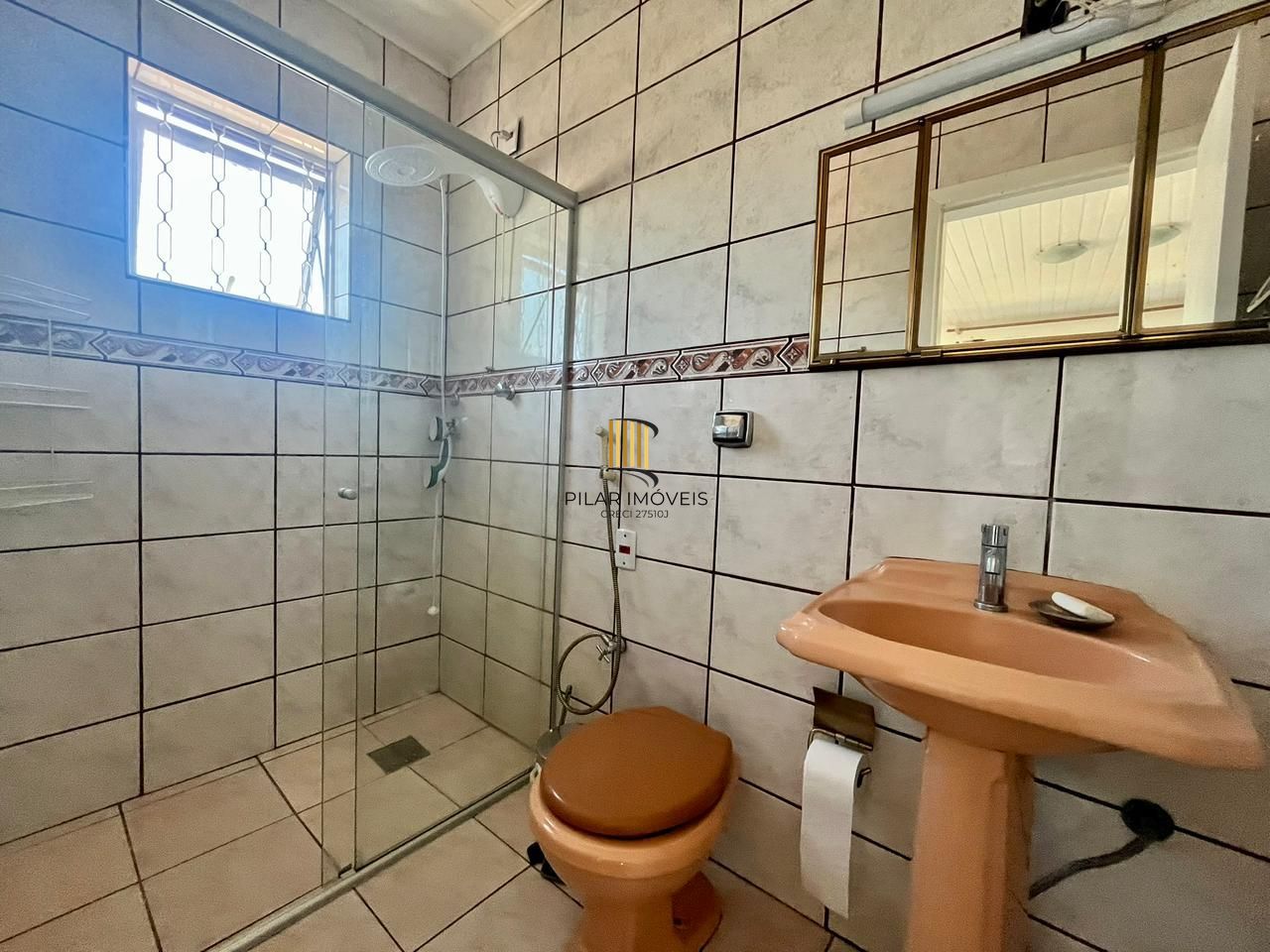 2 Casas independentes em terreno de 480m.