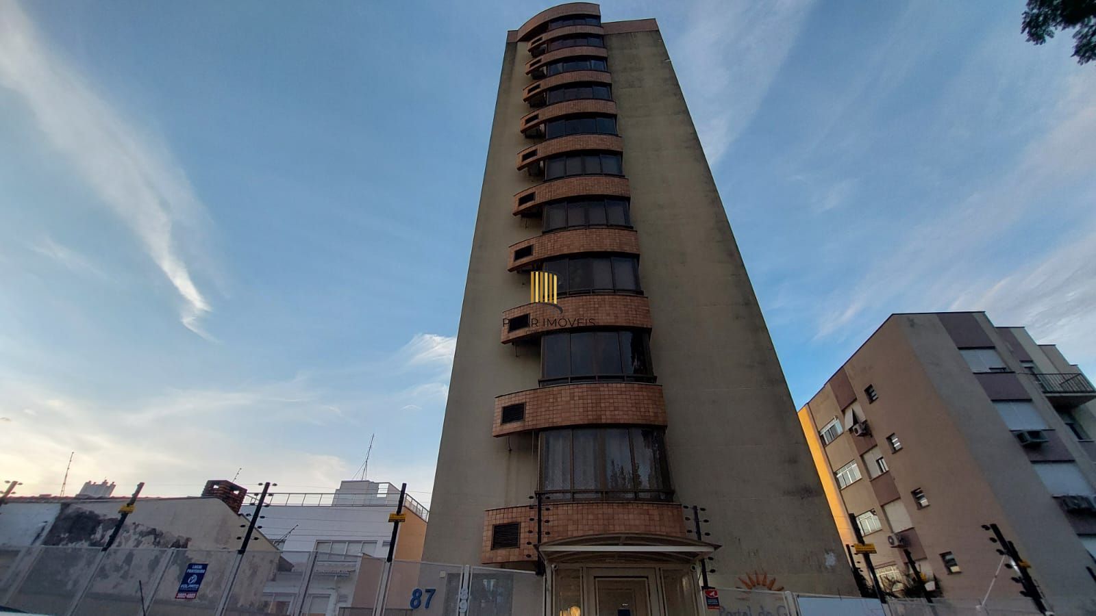 APARTAMENTO 2 DORMITÓRIOS - 70,19 m² - 2 VAGAS - MENINO DEUS - Pilar Imóveis