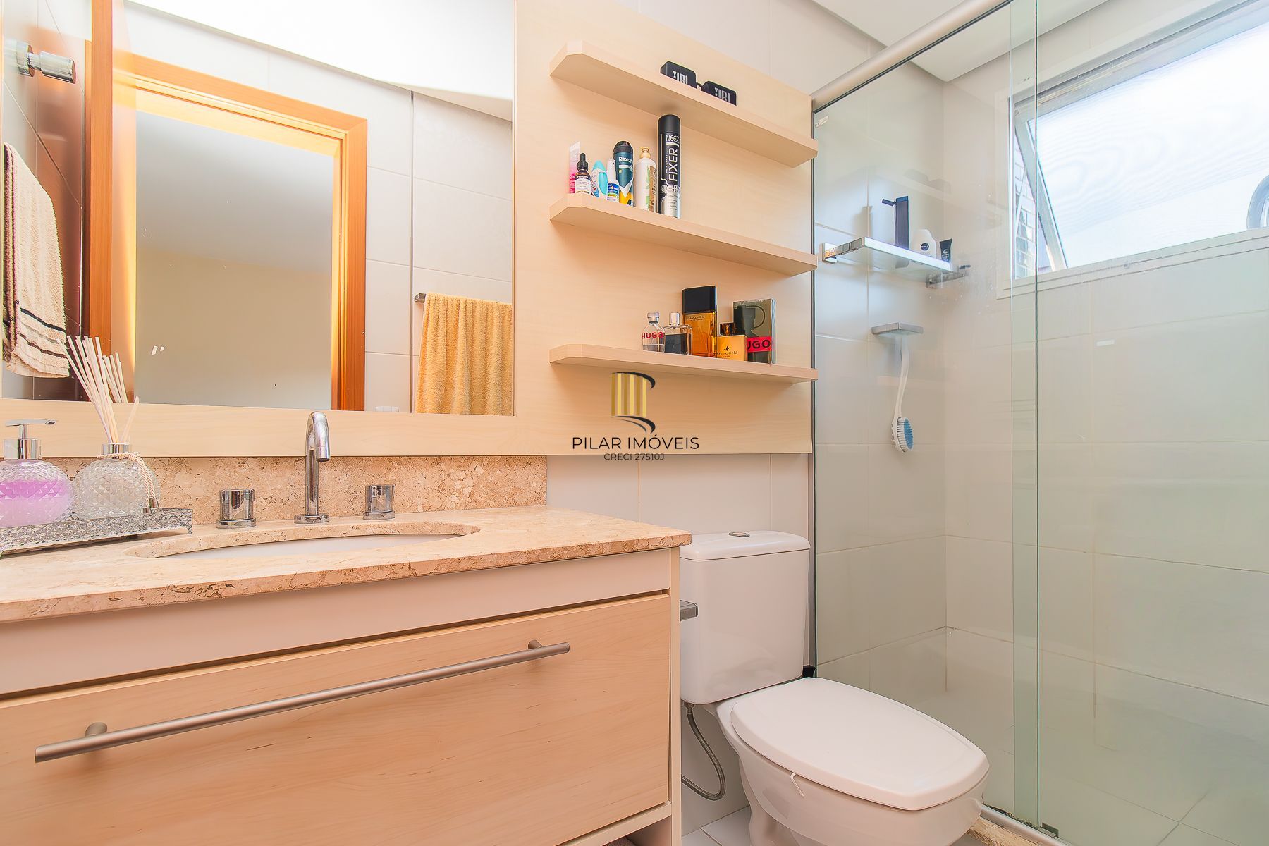 2D com suíte, vaga e churrasqueira