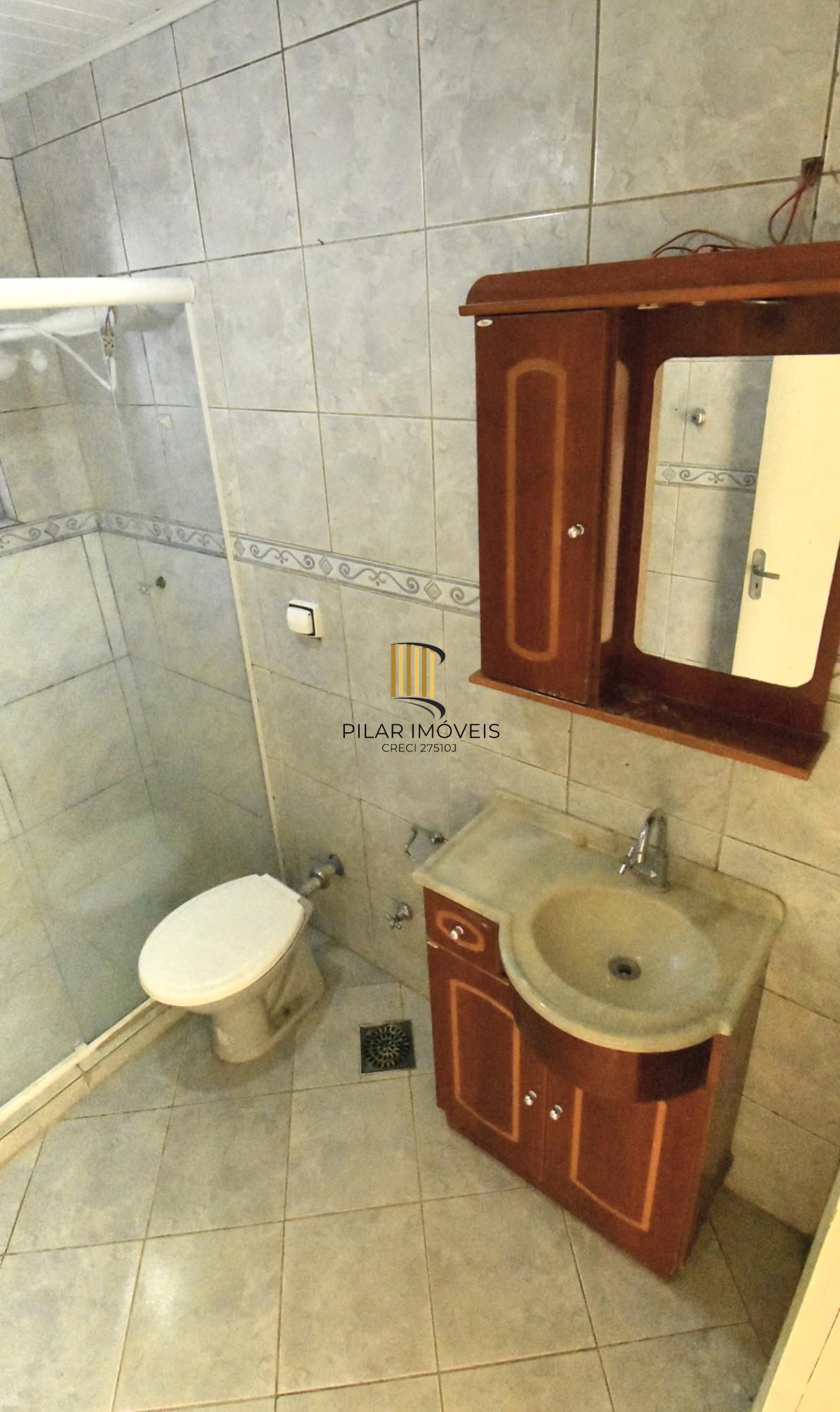 Apartamento de 4dormitórios, sendo uma suite churrasqueira e sacada 85m2 bairro Menino Deus.