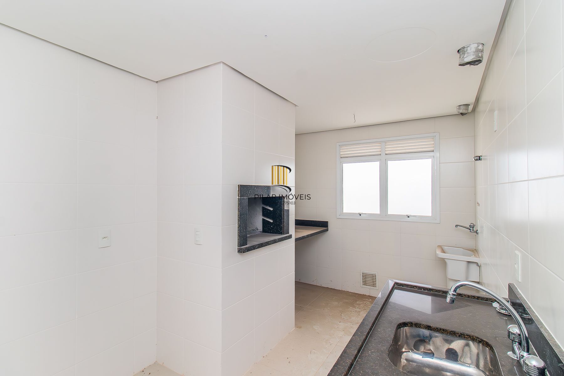 APARTAMENTO COBERTURA - 2 DORMS - 2 VAGAS - 166,21 m² - TRISTEZA