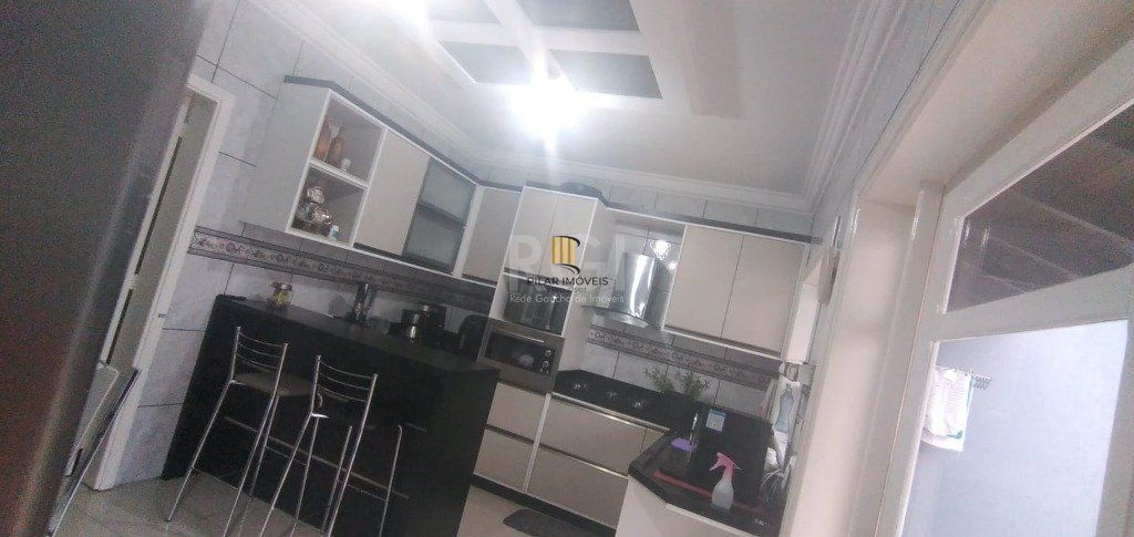 Casa para Venda - 243m², 2 dormitórios, sendo 1 suites, 3 vagas - Glória