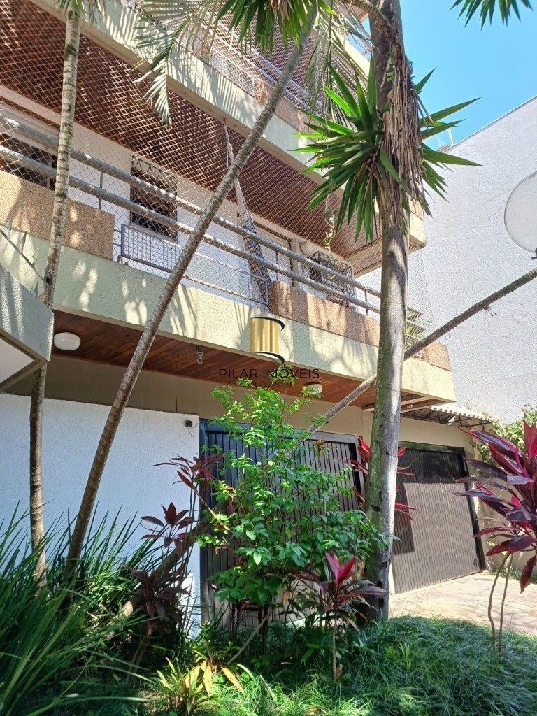 2D em 85m² com lareira e churrasqueira