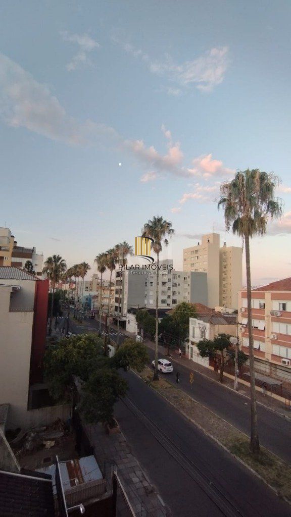 Apartamento de 2 dormitórios, 1 vaga de garagem coberta e escriturada.