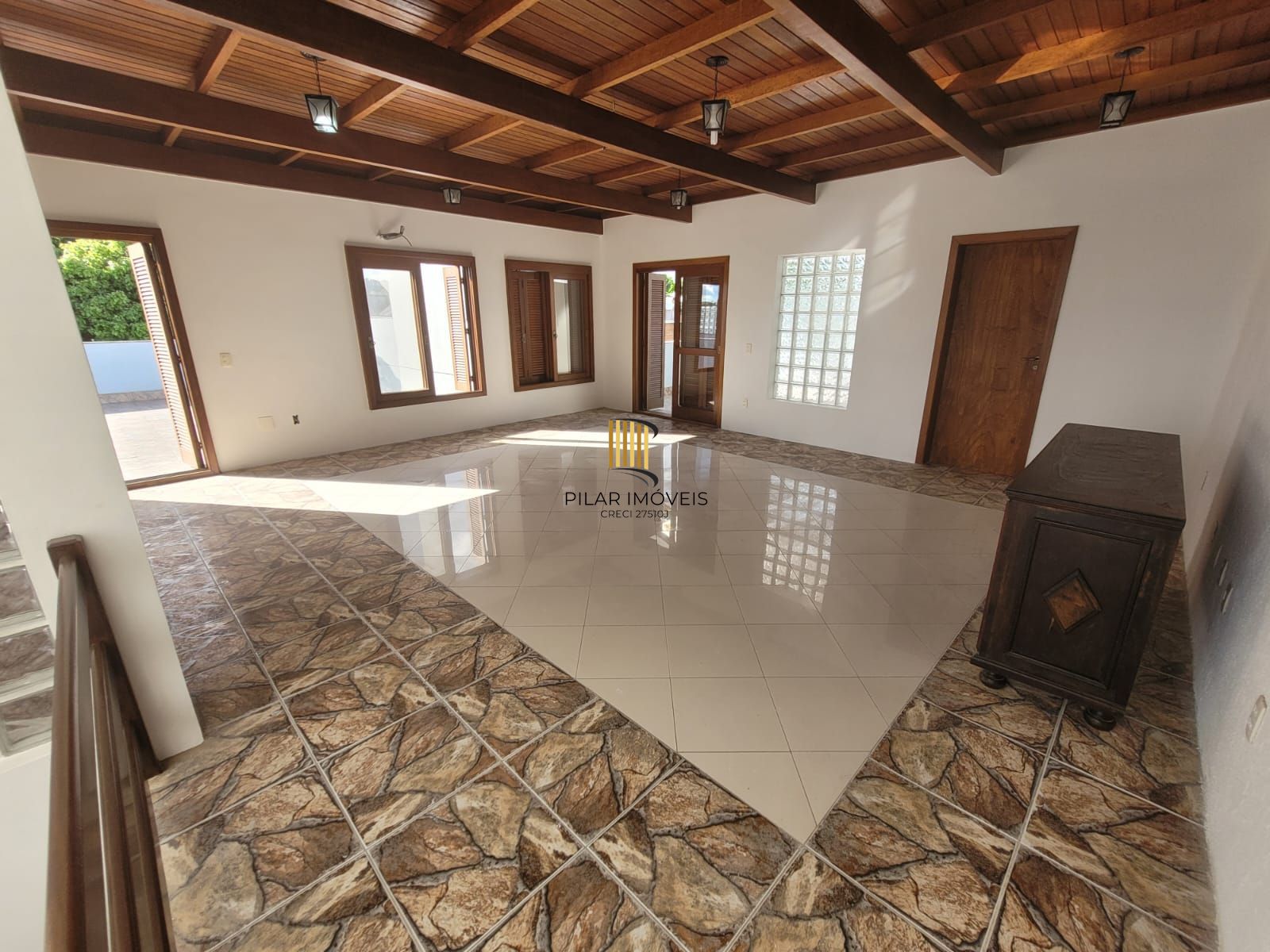 Casa no bairro Ipanema com 291 m² de área privativa e 8 garagens