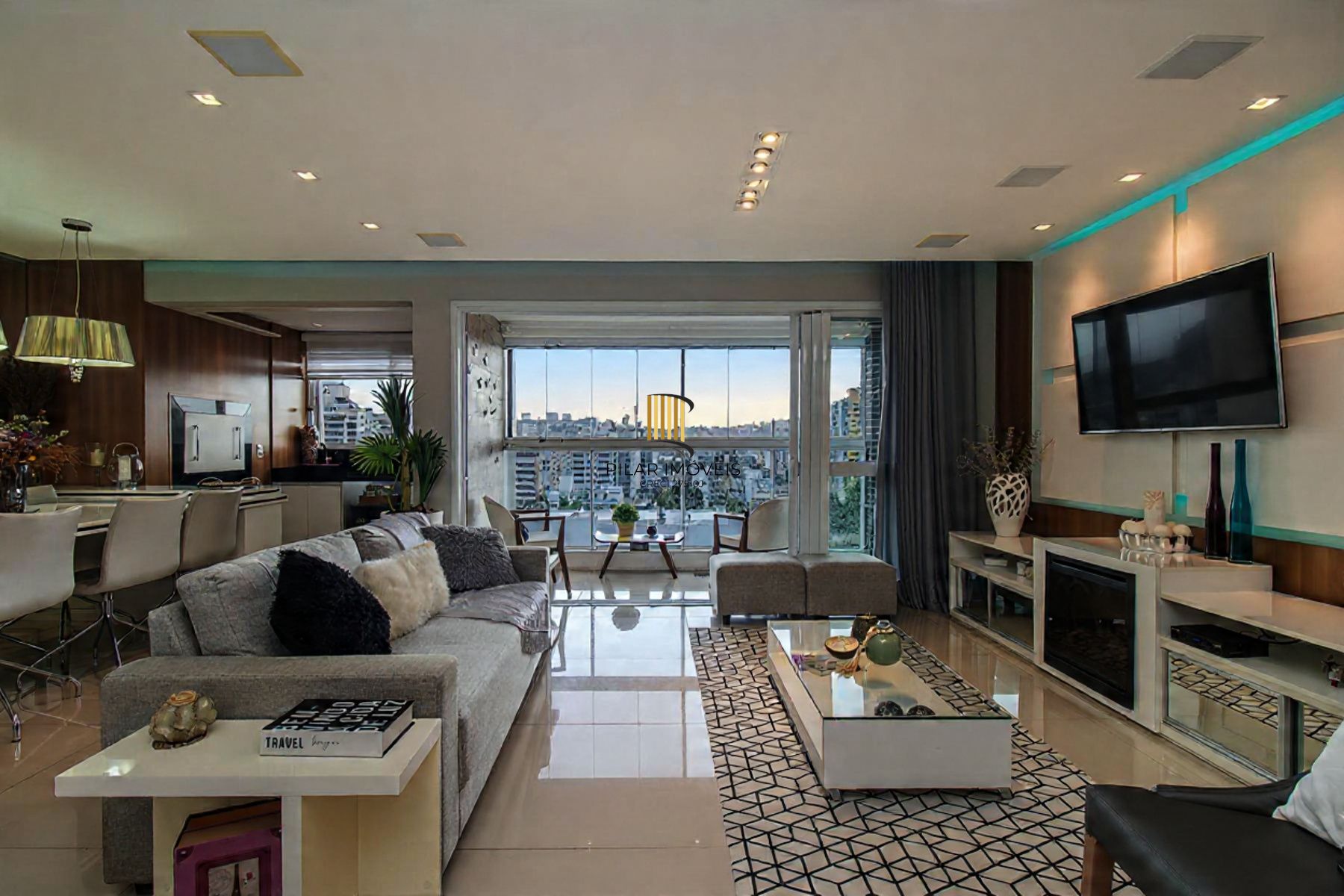 3 suítes 2 vagas Menino Deus