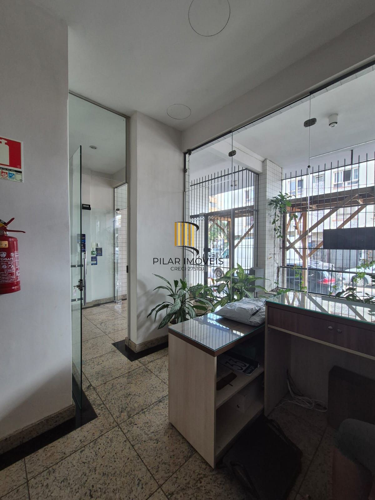 Apto 2D com dependencia completa na Cidade Baixa