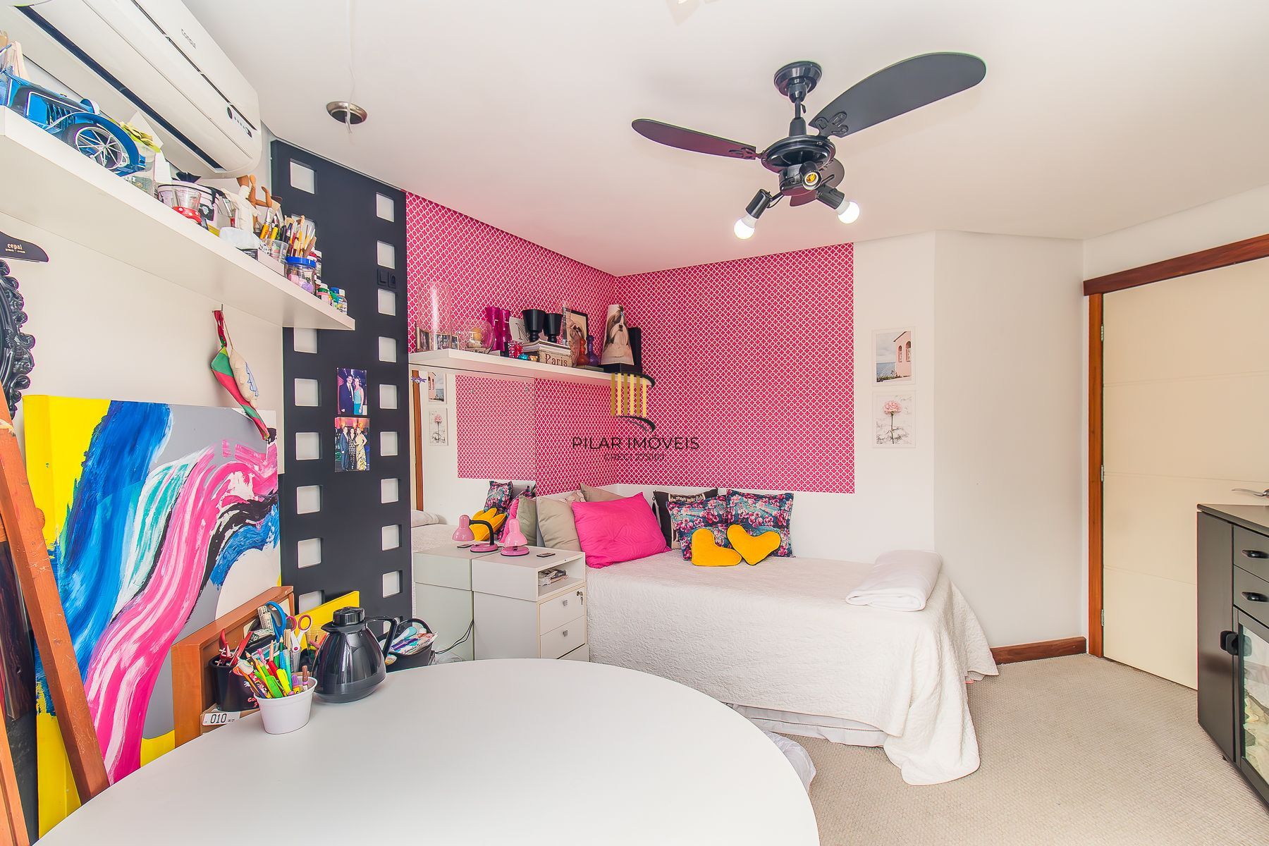 CASA DE 4 DORMITÓRIOS EM CONDOMÍNIO - 320 m² - 4 VAGAS DE GARAGEM