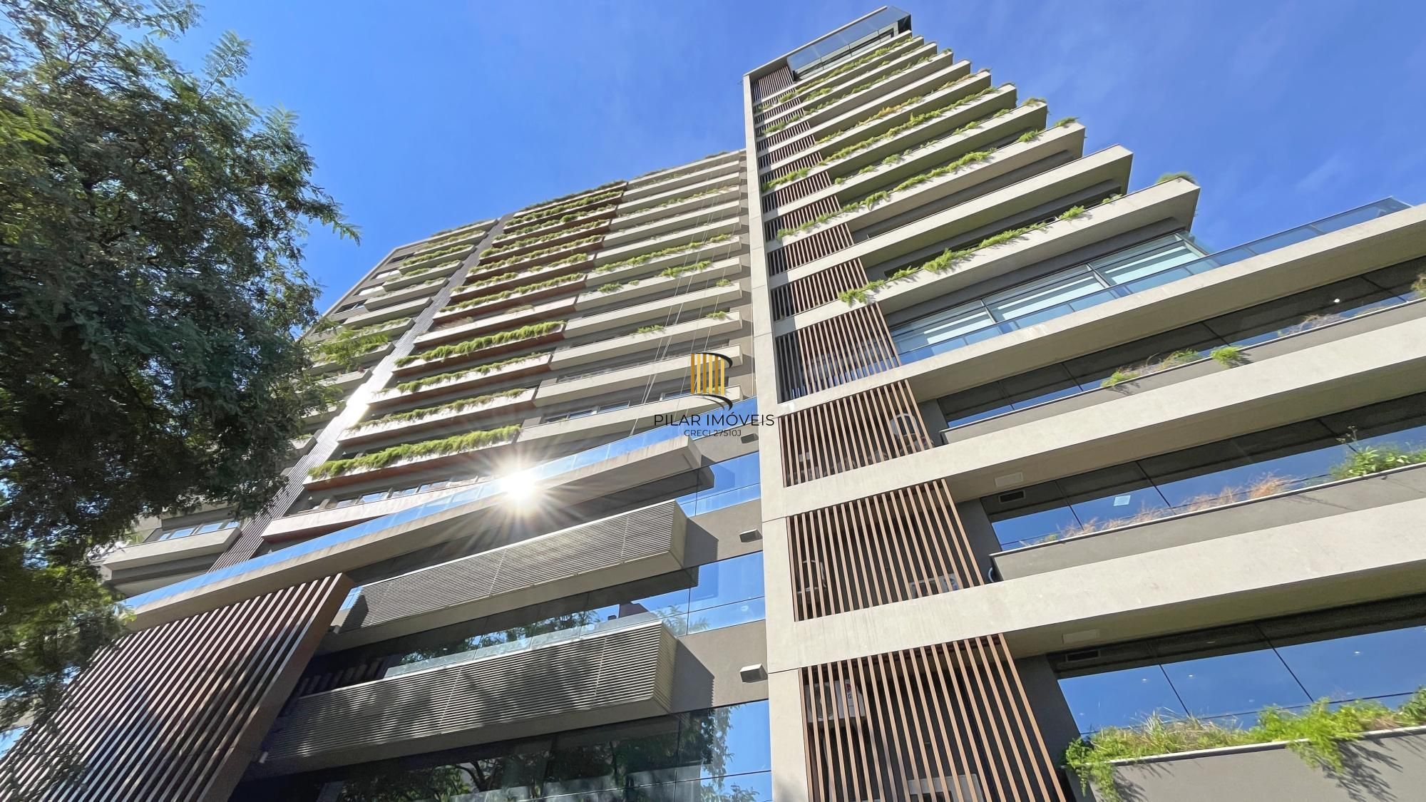 Duplex, mobiliado, andar alto de 2 dormitórios; 2 vagas