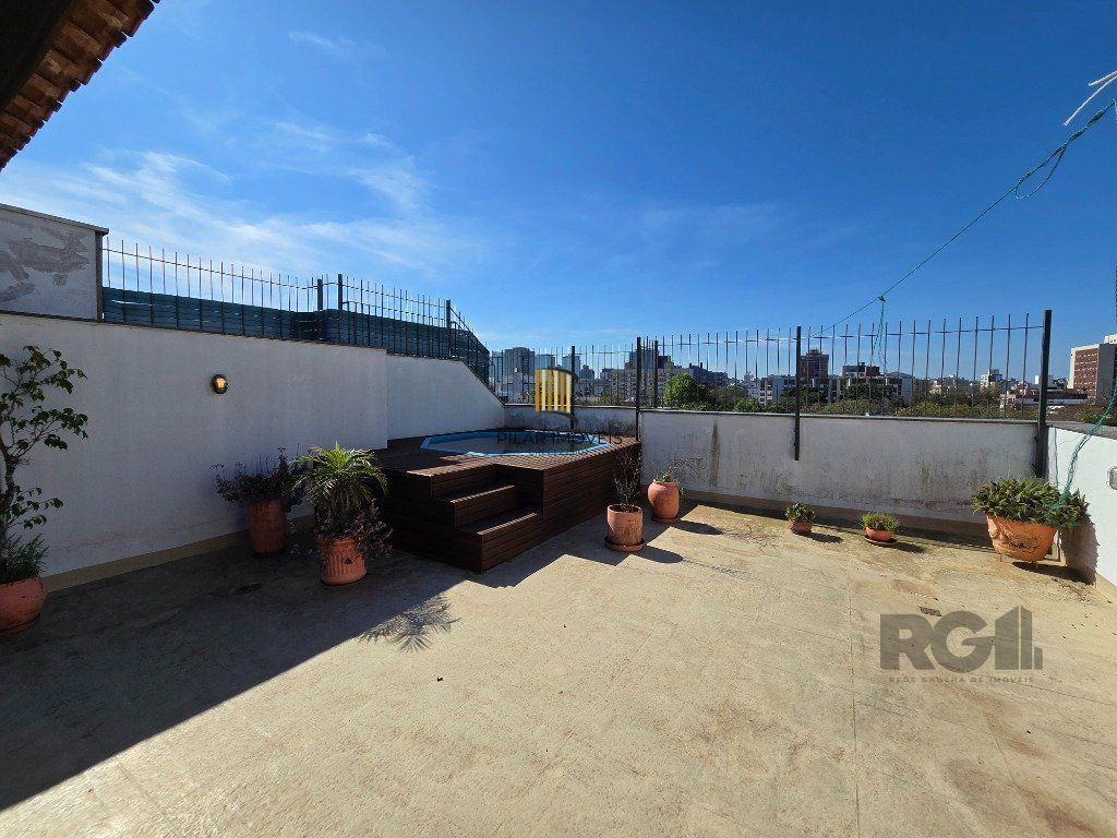 COBERTURA DUPLEX COM 3 DORMITÓRIOS E PISCINA
