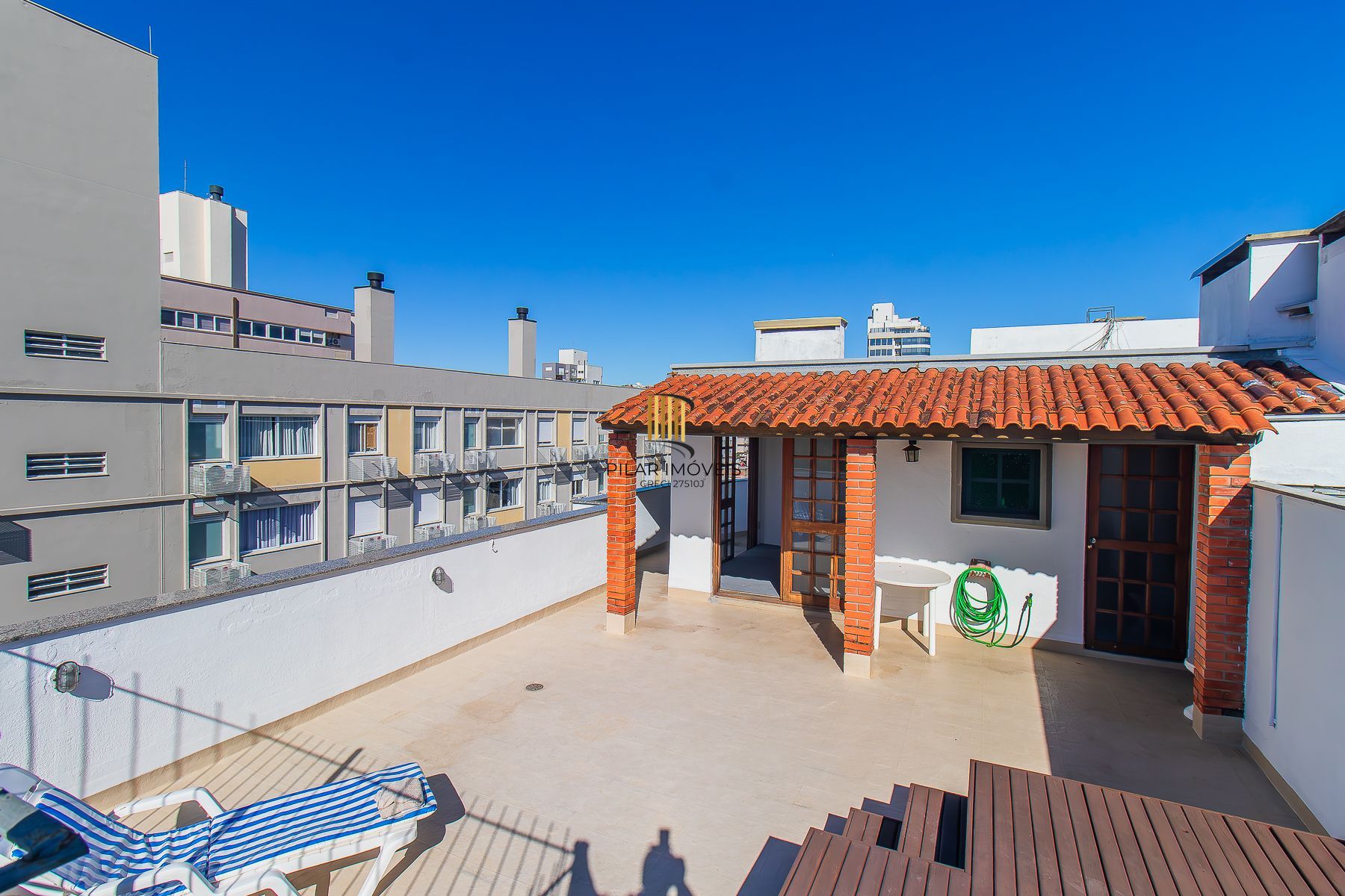 COBERTURA DUPLEX COM 3 DORMITÓRIOS E PISCINA