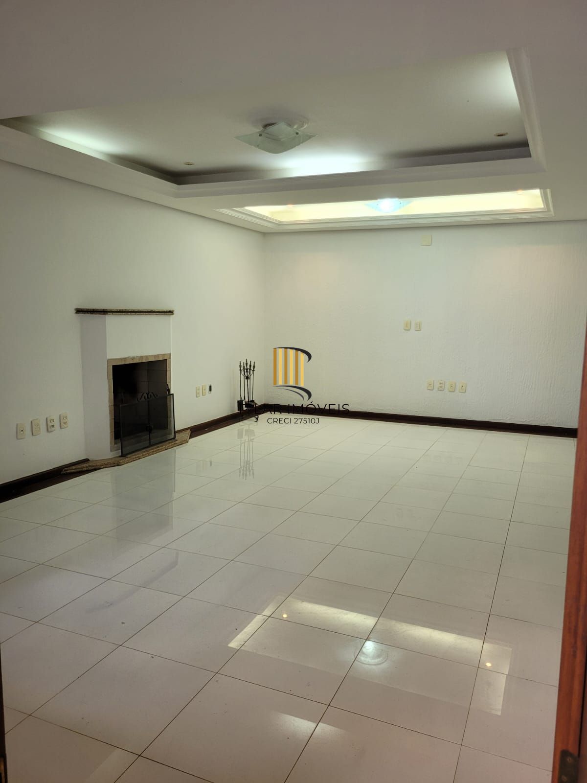 Casa no bairro Ipanema com 291 m² de área privativa e 8 garagens