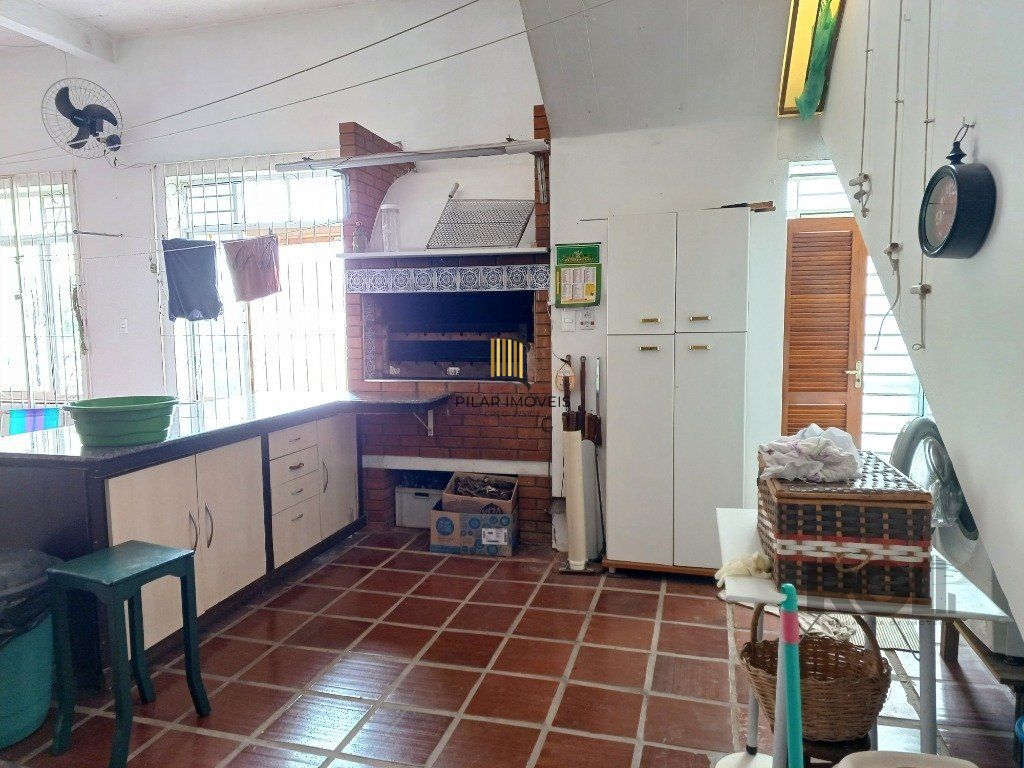 Casa averbada, ampla e ensolarada!