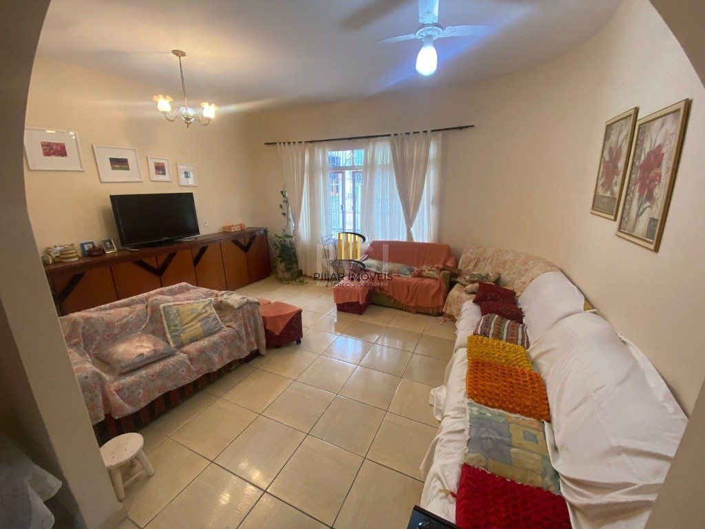 Casa 4 dormitórios - 1 vaga -  330m² Menino Deus