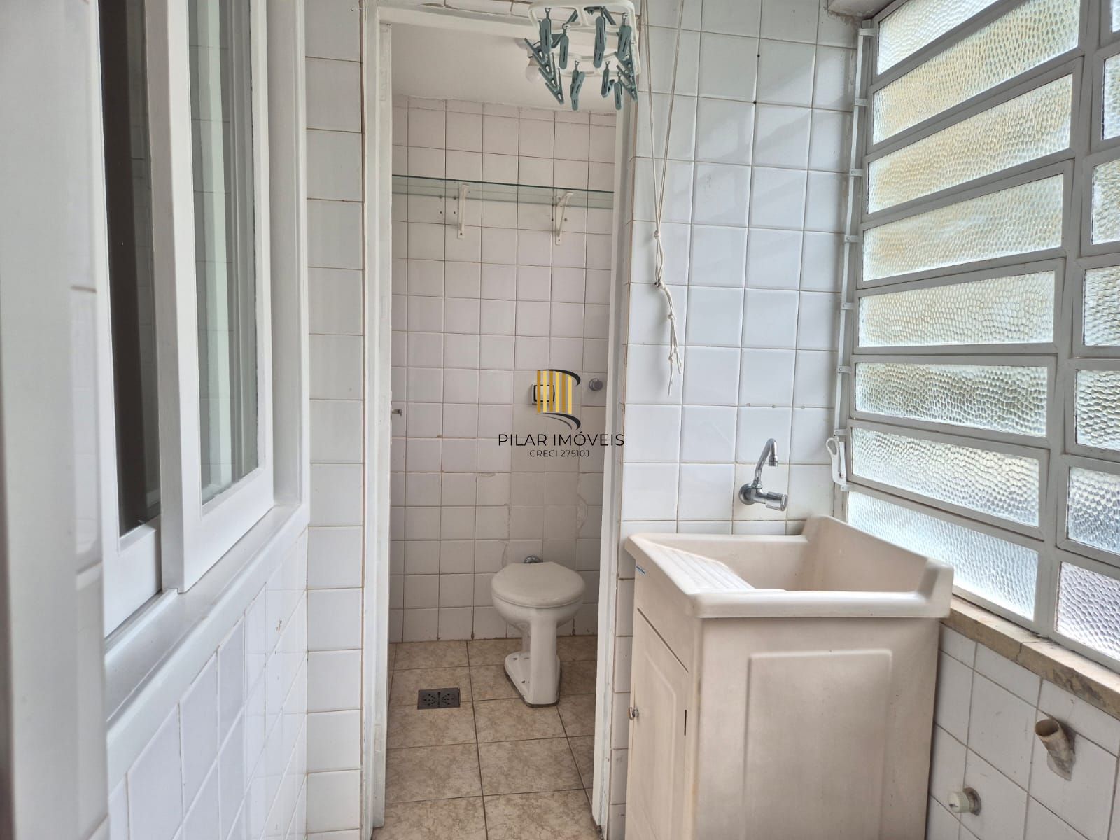 2D com garagem com churrasqueira