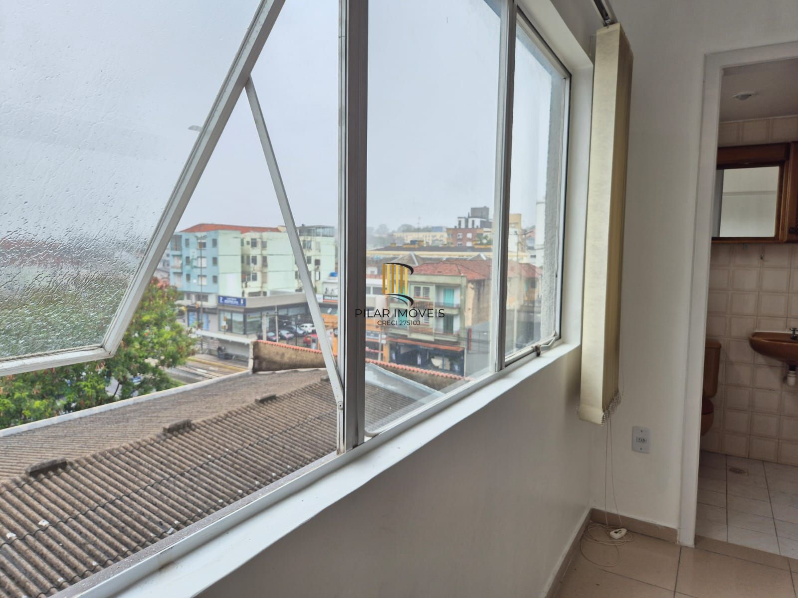 Sala comercial reformada e desocupada