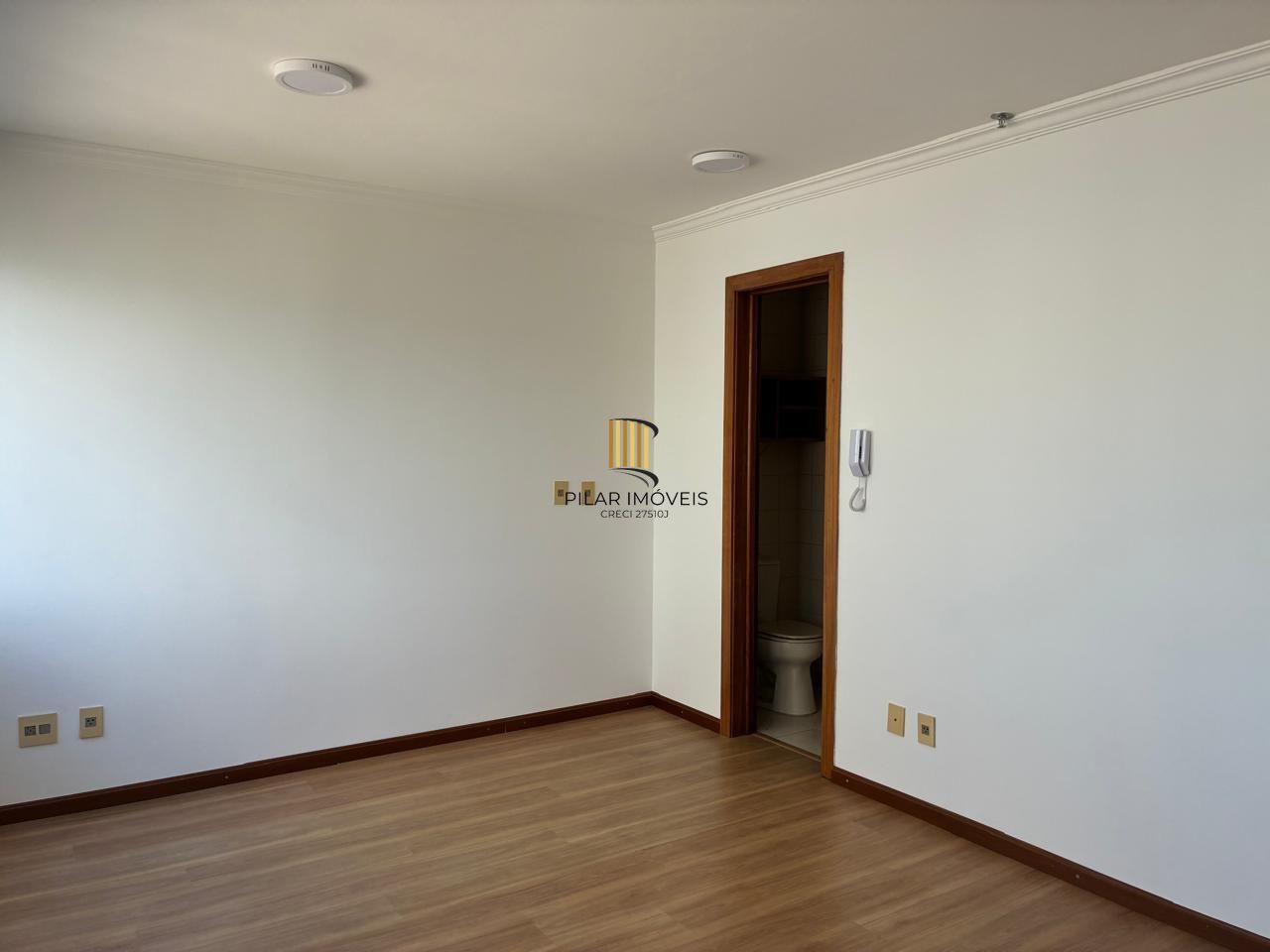 Ótima sala de 24,88 metros quadrados no Menino Deus