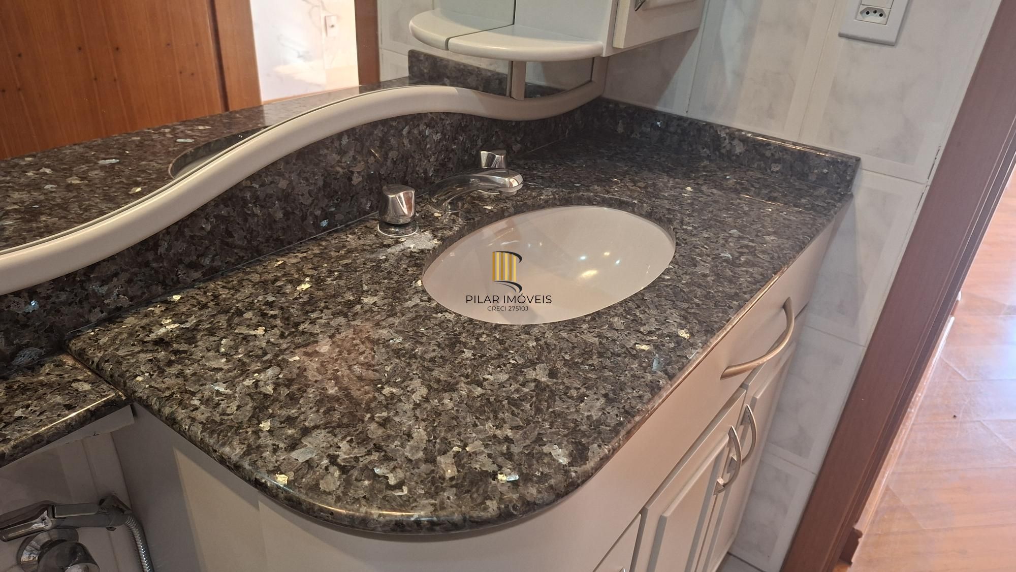 Apartamento 108,72 m² privativos,2 dormitórios, 1 suite, sacada,  garden e churrasqueira, 1 vaga coberta.