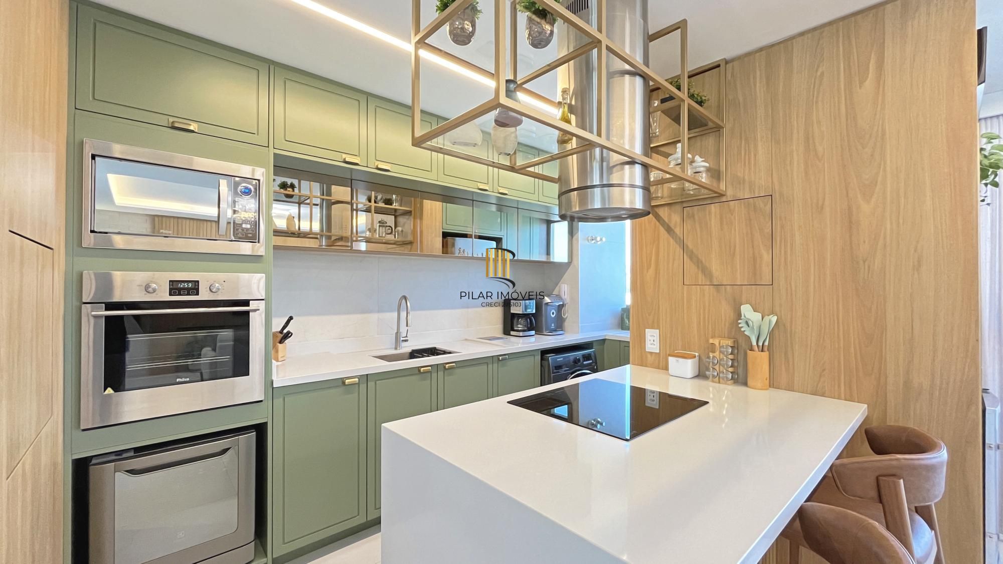 Duplex, mobiliado, andar alto de 2 dormitórios; 2 vagas