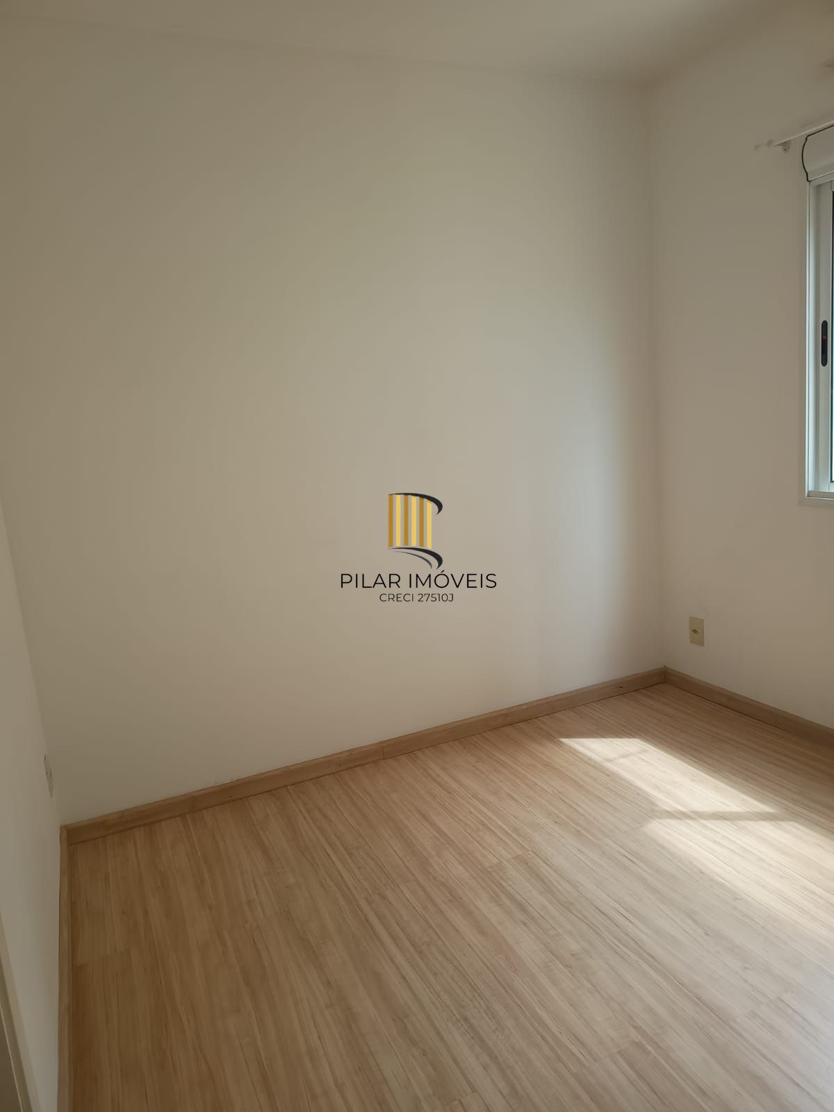 Apartamento três dormitórios (uma suíte), uma vaga escriturada/coberta Bairro Partenon