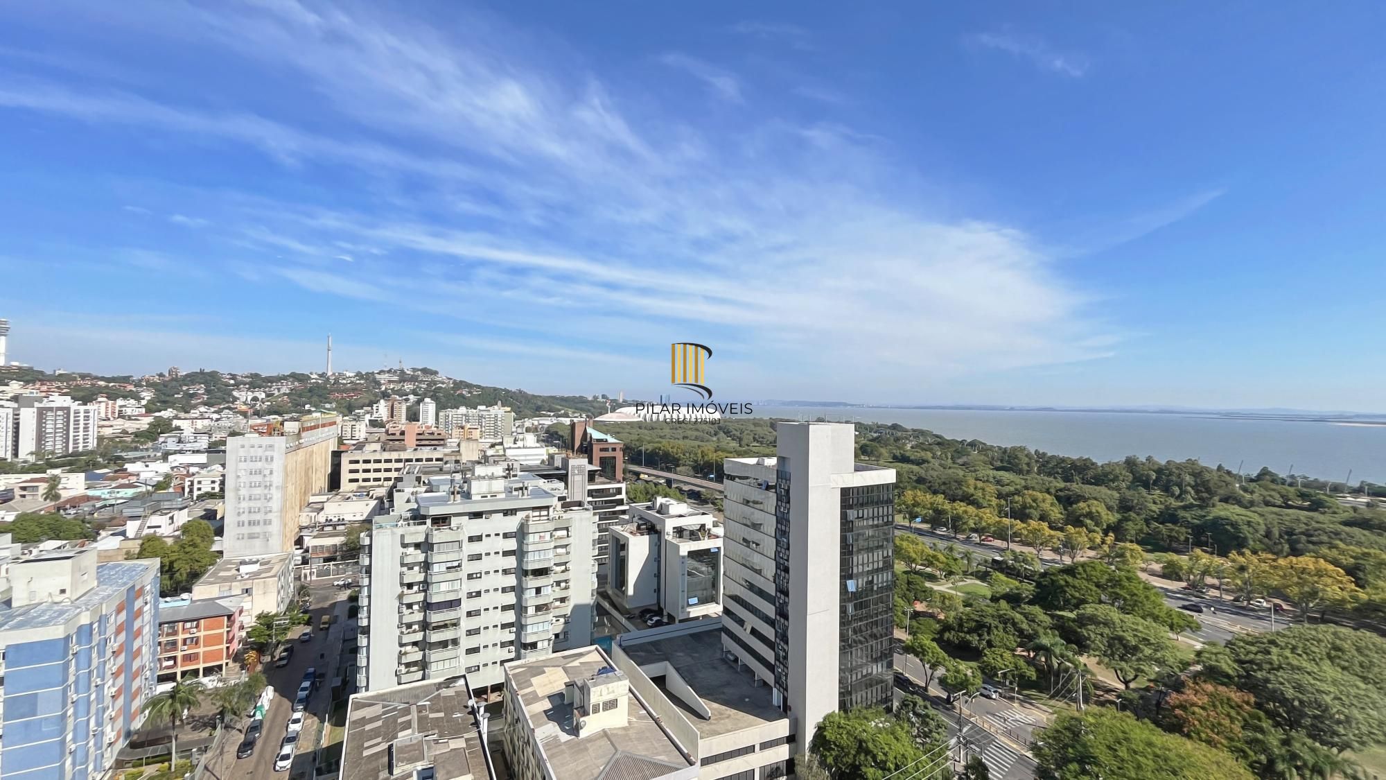 Duplex, mobiliado, andar alto de 2 dormitórios; 2 vagas