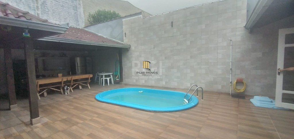 Casa para Venda - 243m², 2 dormitórios, sendo 1 suites, 3 vagas - Glória