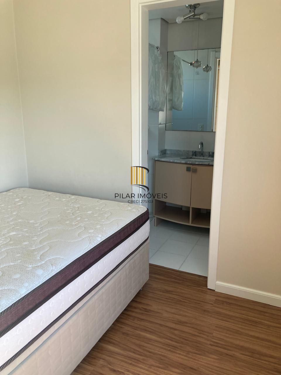 Apartamento 2 dormitórios com suíte e vaga coberta escriturada