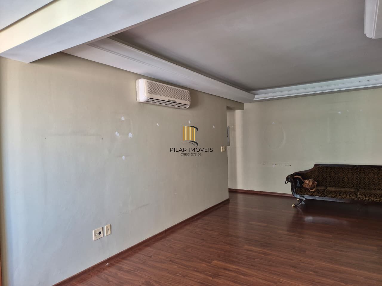 3Dormitórios com 99,80m privativos.