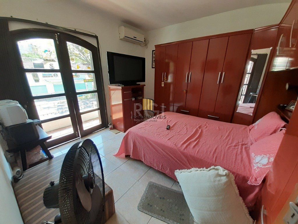 Casa para Venda - 185m², 4 dormitórios, sendo 1 suites, 2 vagas - Jardim Sabará