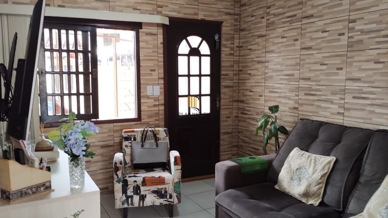 Terreno com duas frentes, três casas  (duas c/dois dormitórios e a outra tipo tipo JK)