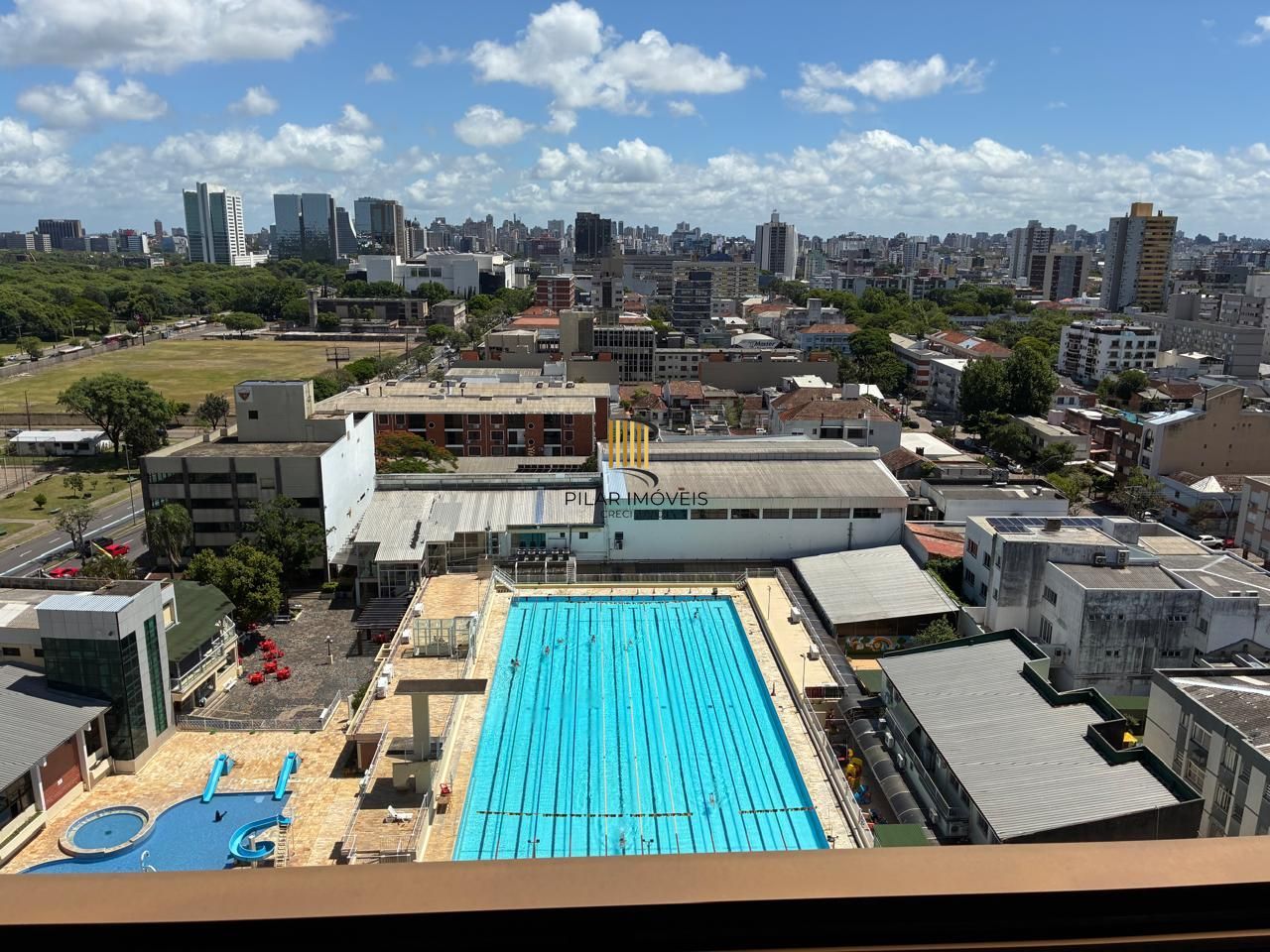 Lindo imóvel 2 dormitórios, 1 suíte, 64 m2, vaga de garagem no bairro Praia de Belas