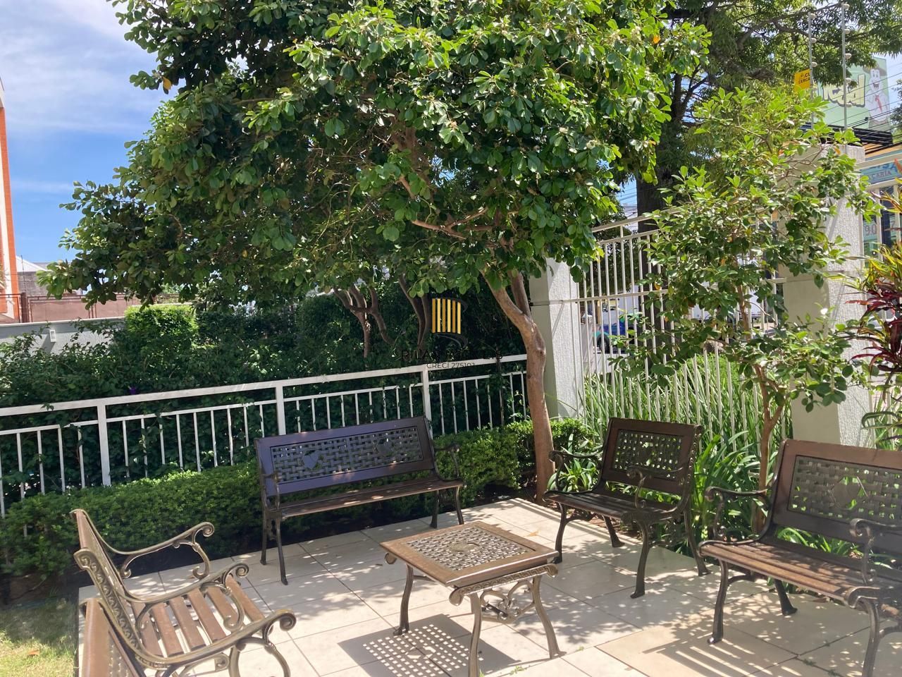 Apartamento 2 dormitórios com suíte e vaga coberta escriturada