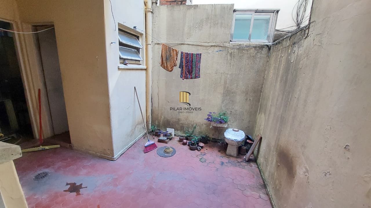 APARTAMENTO GARDEN 2 DORMITÓRIOS COM 1 VAGA NO MENINO DEUS