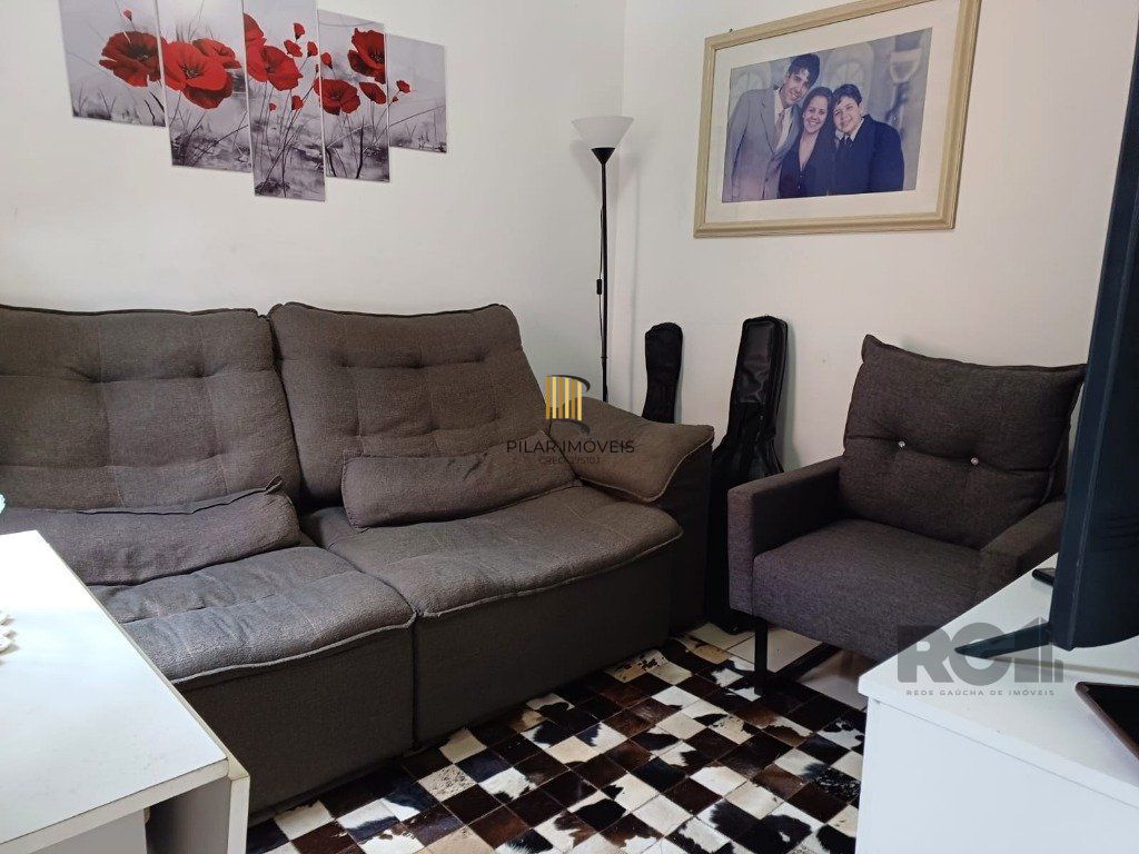 Casa térrea com edícula aos fundos