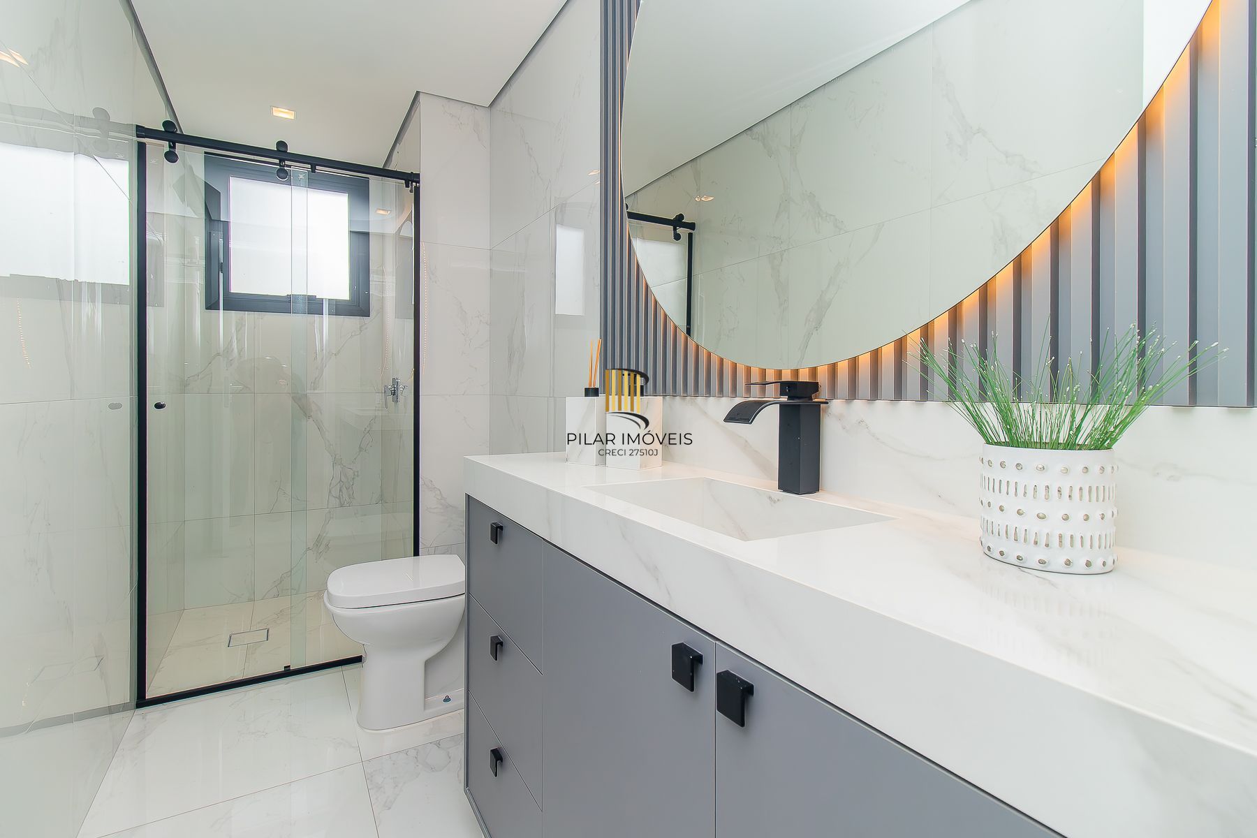 APARTAMENTO 2 D (um suíte) 80,45m² - 1 vaga simples descoberta- MENINO DEUS