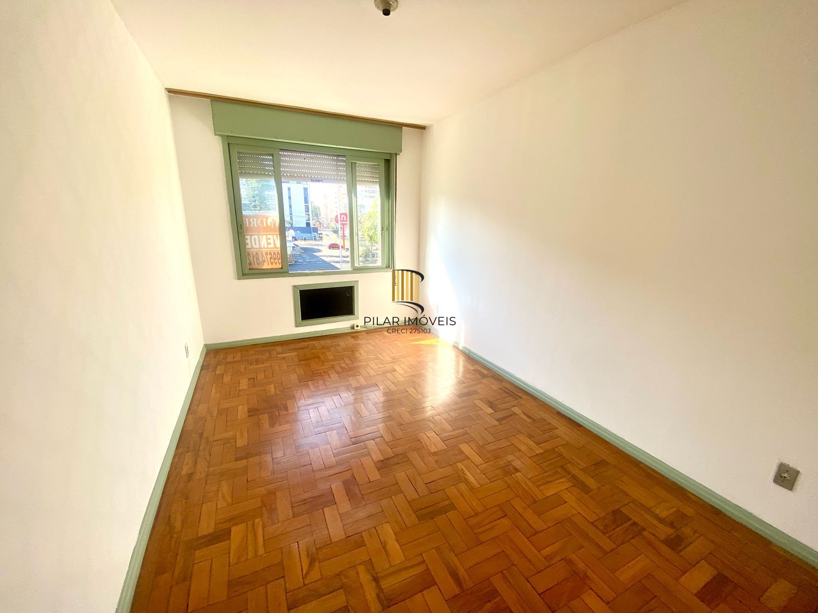 Apartamento 2 dormitórios com vaga de garagem, bairro Menino Deus