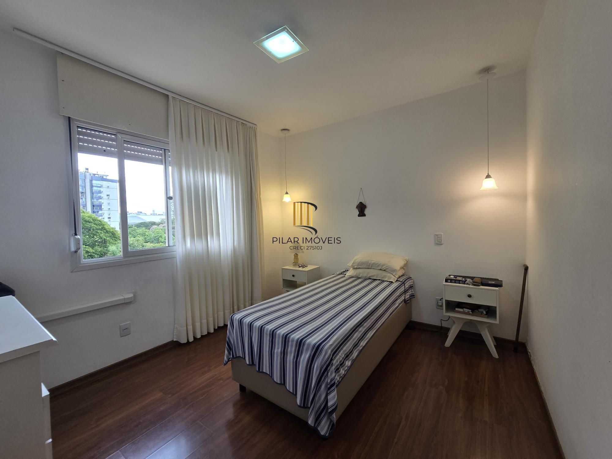 Apartamento 3 dormitórios no bairro Azenha