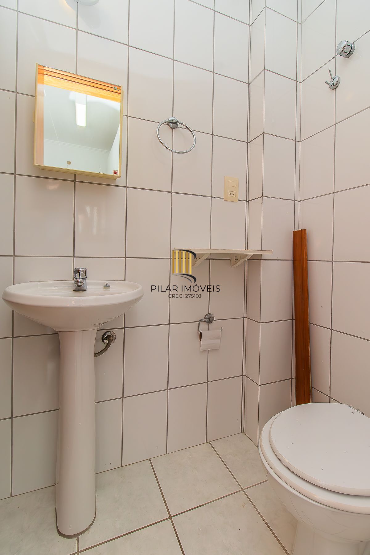 Apartamento semi mobiliado, impecável, com 126m² privativo.