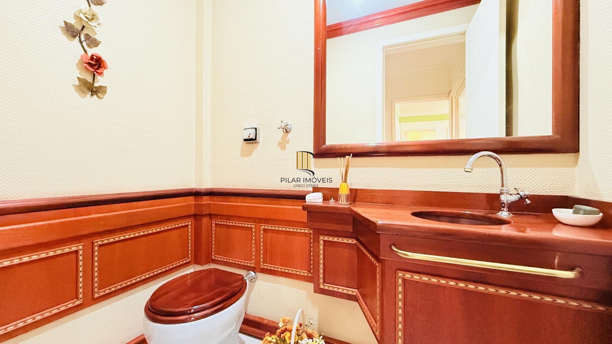 Apartamento com 3 quartos, 1 suíte,  à venda na Avenida Doutor Nilo Peçanha, 1121, Três Figueiras, Porto Alegre