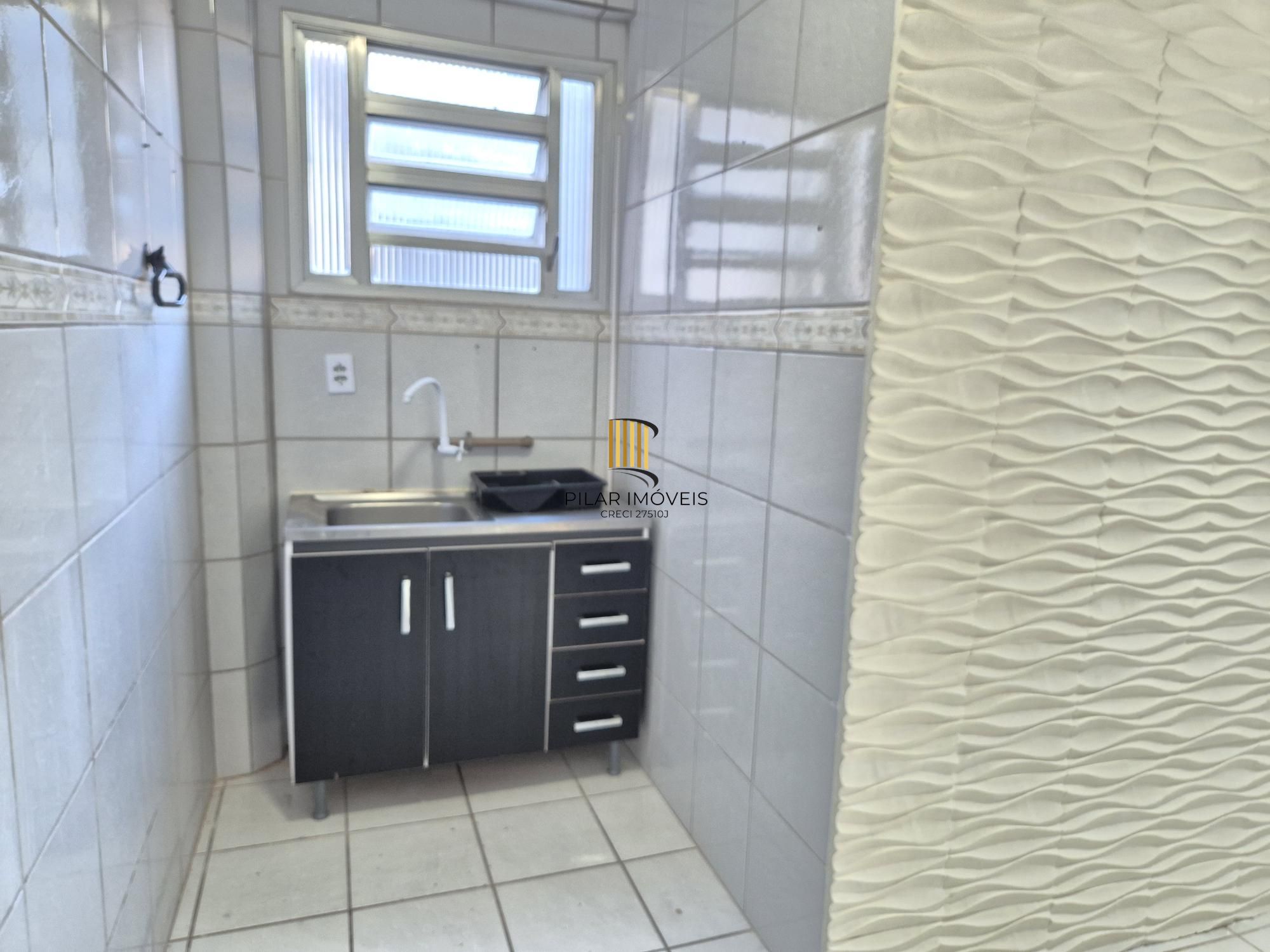 Imóvel desocupado, próximo ao gasômetro