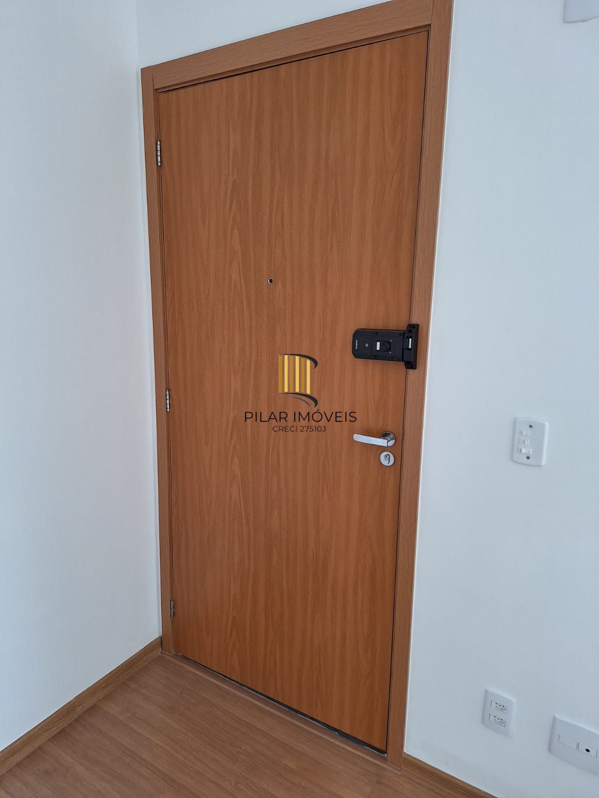 Apartamento 02 dormitorios com estacionamento privativo