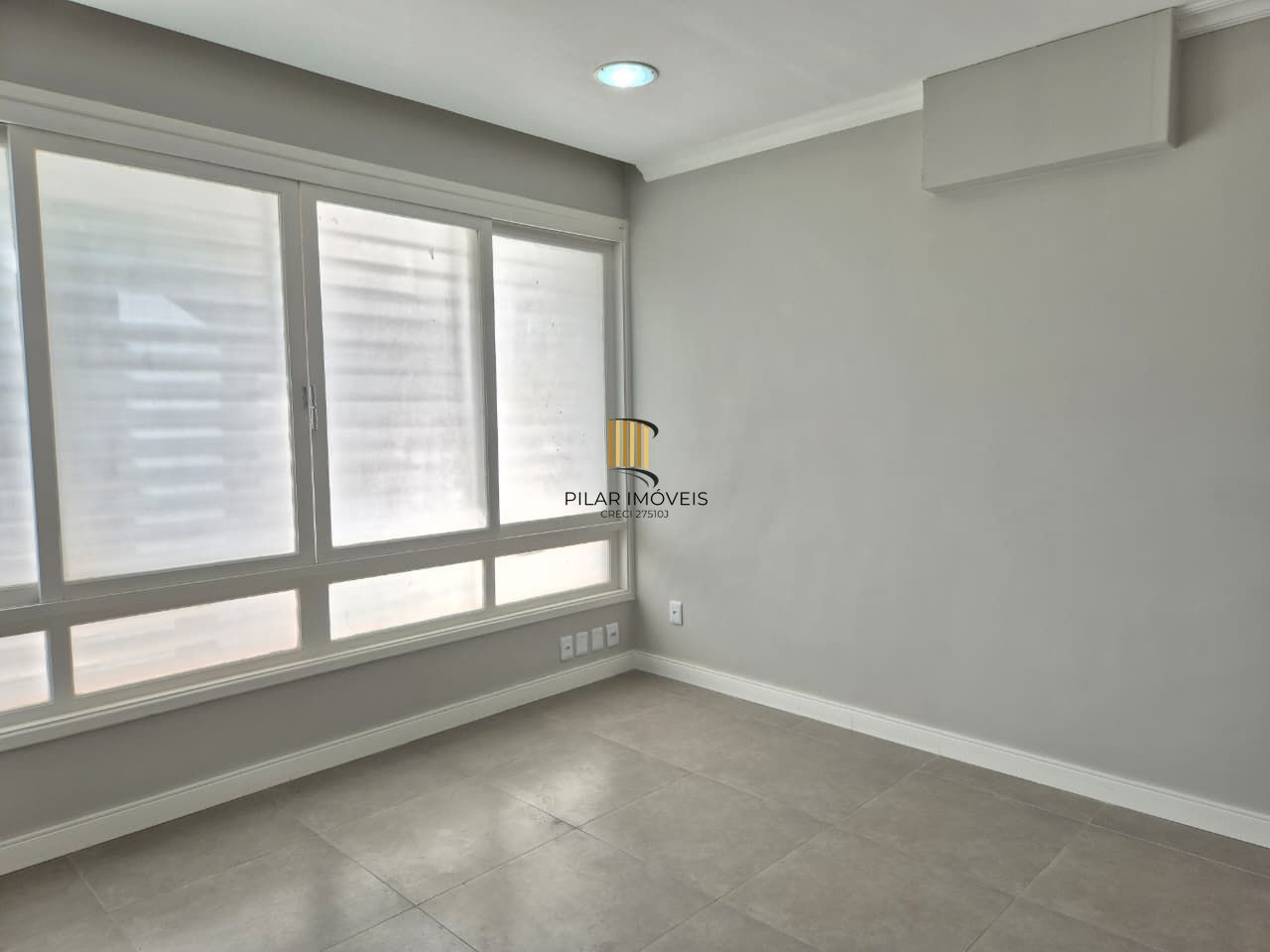 Casa comercial no miolo do bairro Menino Deus