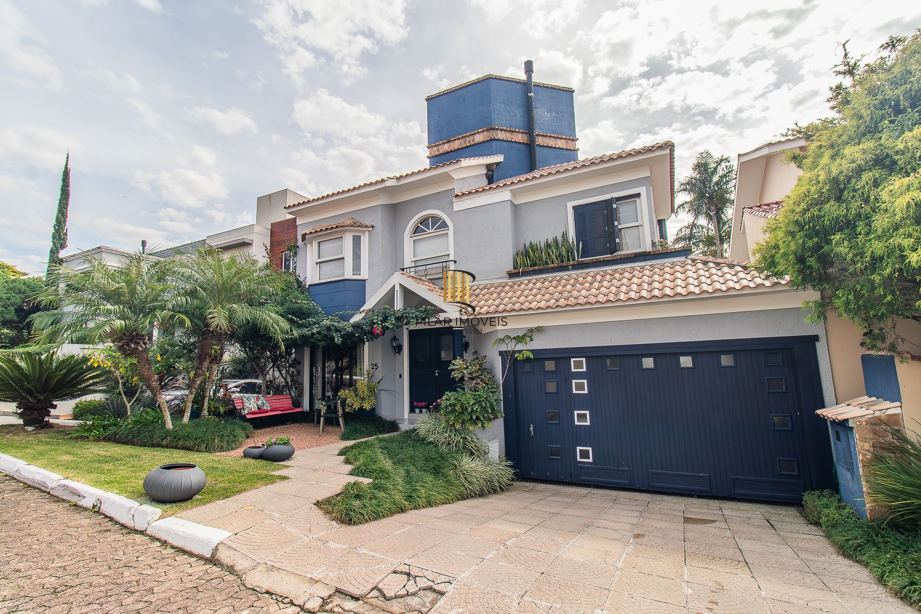 CASA DE 4 DORMITÓRIOS EM CONDOMÍNIO - 320 m² - 4 VAGAS DE GARAGEM