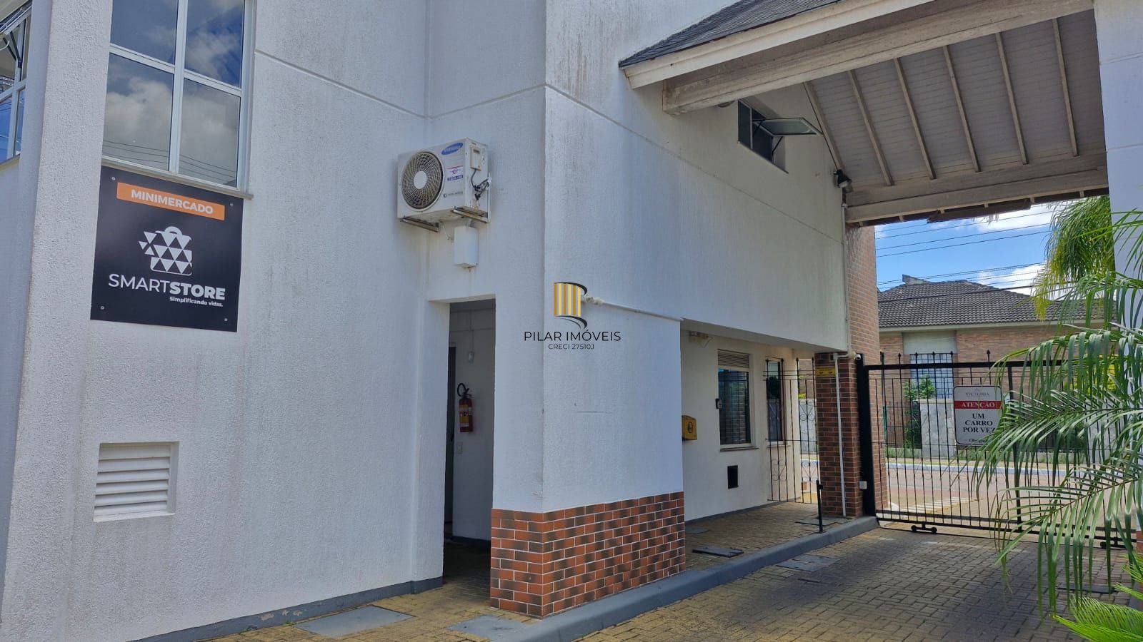 Casa em Condomínio fechado, 5 dormitórios sendo 2 suítes, 5 banheiros, 203 m² de área privativa, 2 garagem cobertas