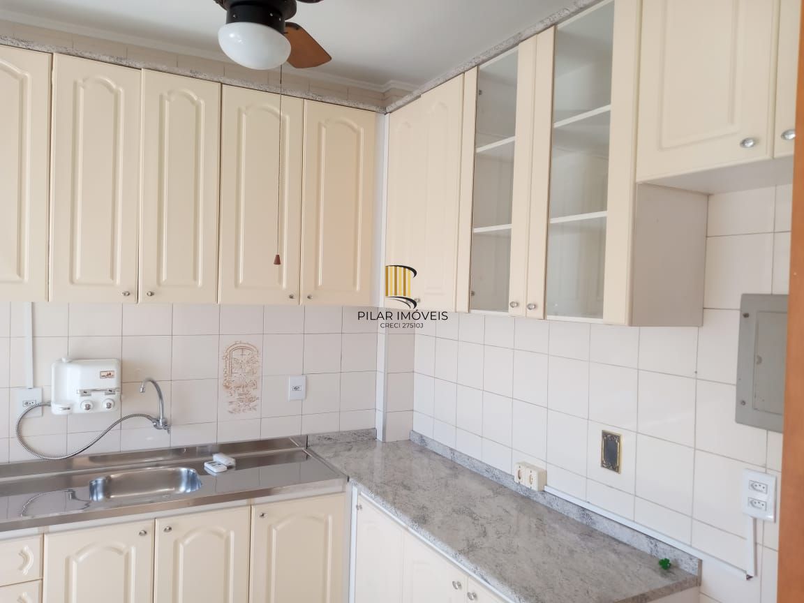 Apartamento dois dormitórios com  estacionamento Coberto