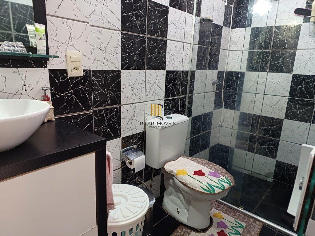 Casa térrea com edícula aos fundos
